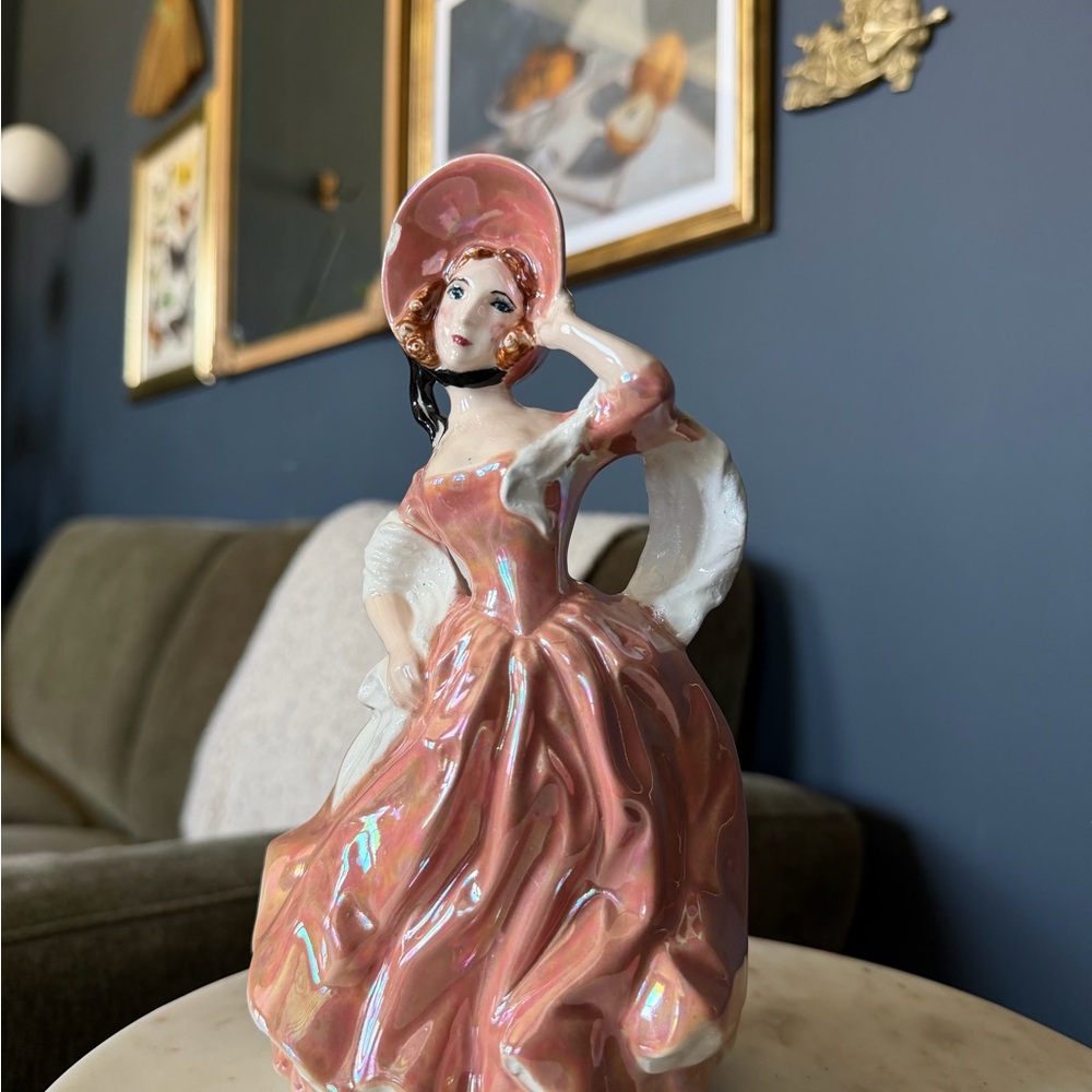 VTG 1962 VBC Italy Iridescent Lustreware Figurine - Pink/Pearl